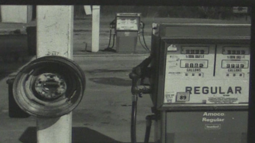 Picture of old gas station in Pinehurst where clerk was killed